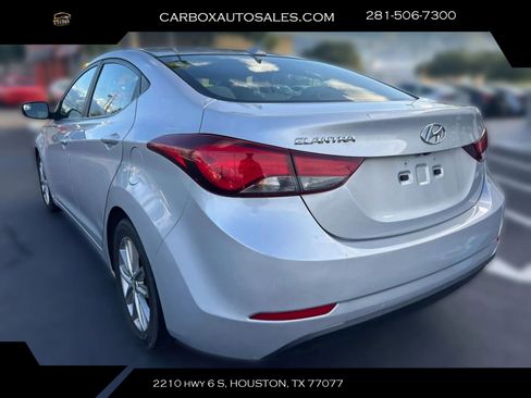 Used 2014 Hyundai Elantra SE w/ Option Group 02 FWD image 3