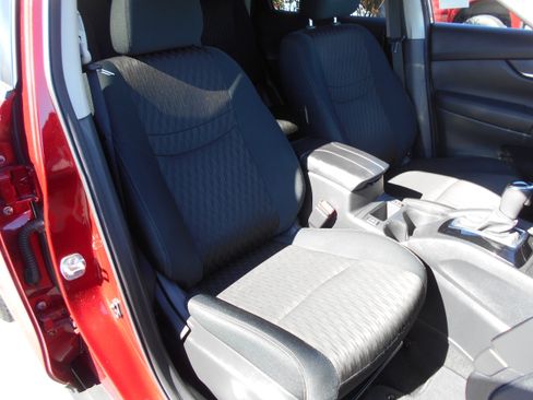 Used 2019 Nissan Rogue SV w/ Premium Package image 13