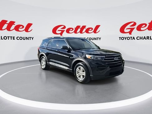 Used 2024 Ford Explorer XLT image 2