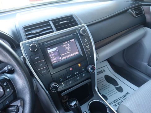 Used 2017 Toyota Camry LE FWD image 51