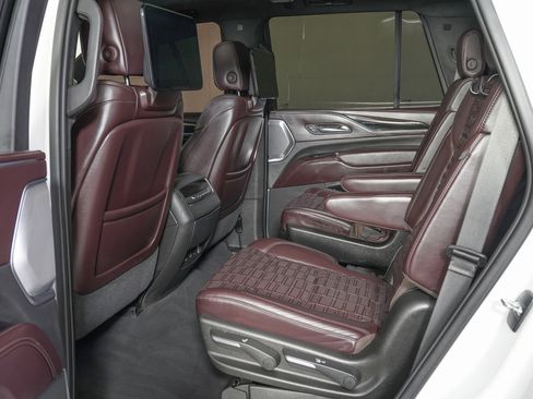 Used 2021 Cadillac Escalade Sport Platinum w/ LPO, ONYX Package image 15