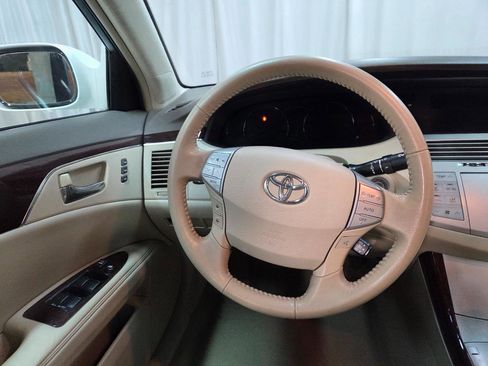 Used 2010 Toyota Avalon XLS image 28