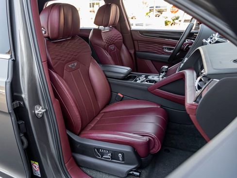Used 2023 Bentley Bentayga Extended Wheelbase image 29
