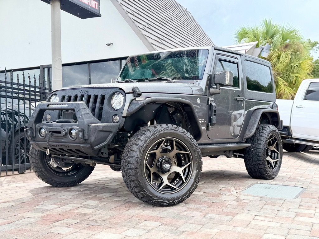 Used 2018 Jeep Wrangler Sahara w/ Connectivity Group AWD/4WD image 1