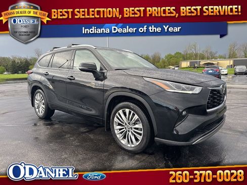 Used 2024 Toyota Highlander Platinum AWD/4WD image 1
