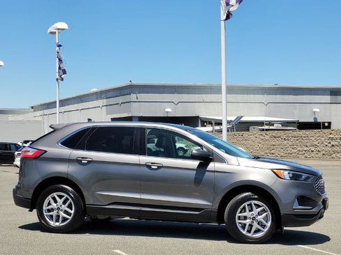 Certified 2024 Ford Edge SEL AWD/4WD image 3