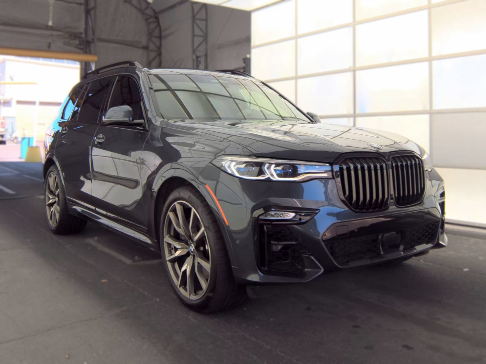 Used 2021 BMW X7 M50i AWD/4WD image 2