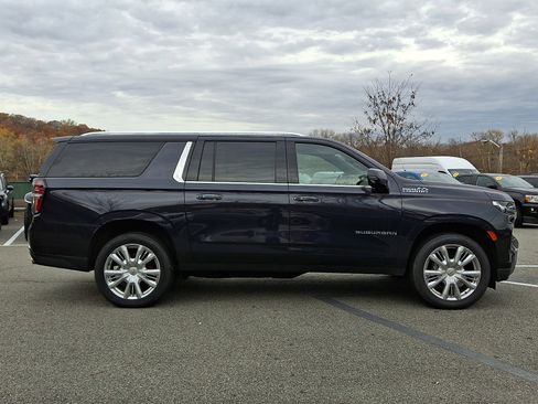 Used 2022 Chevrolet Suburban High Country image 12