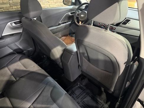 Used 2017 Kia Niro LX FWD image 31