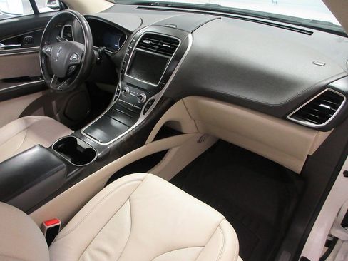 Used 2016 Lincoln MKX Select w/ Select Plus Package FWD image 16
