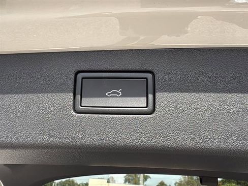 New 2026 Volkswagen Tiguan SE R-Line image 12