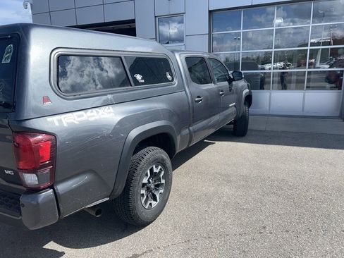 Used 2019 Toyota Tacoma TRD Off-Road w/ Technology Package AWD/4WD image 5
