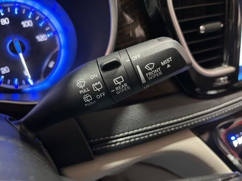 Used 2024 Chrysler Pacifica Limited w/ Trailer Tow Group FWD image 26