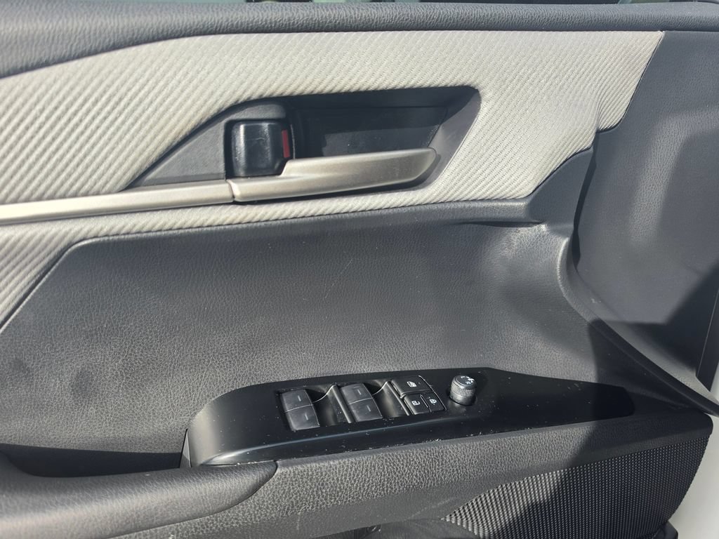 Used 2025 Toyota Camry SE w/ Convenience Package FWD image 21