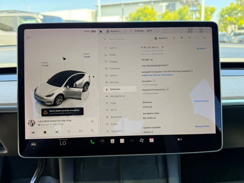 Used 2022 Tesla Model Y Long Range image 31