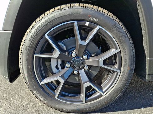 New 2026 Jeep Cherokee Overland image 5