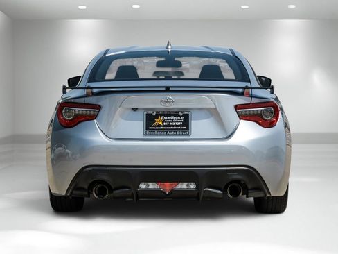 Used 2019 Toyota 86 RWD image 9