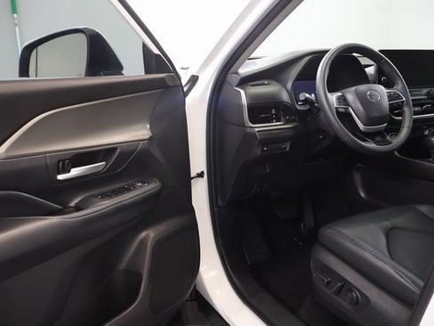 Certified 2025 Toyota Grand Highlander AWD Hybrid image 9