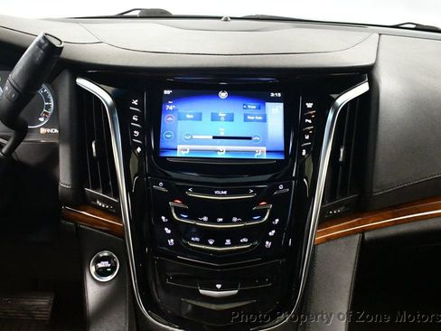 Used 2015 Cadillac Escalade Premium image 28