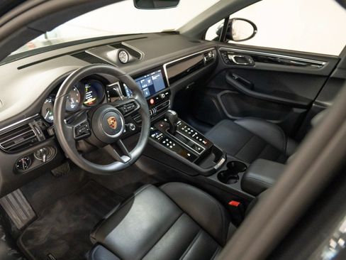 Certified 2026 Porsche Macan AWD/4WD image 4