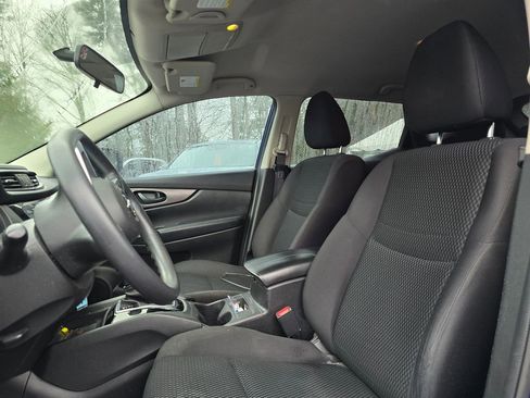 Used 2018 Nissan Rogue Sport S image 2