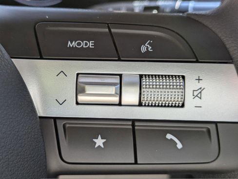 Certified 2025 Hyundai Tucson SE image 22