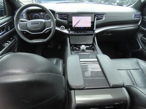 Used 2024 Jeep Wagoneer 4WD w/ Premium Group I image 25