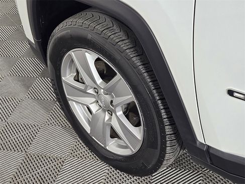 Used 2022 Jeep Compass Latitude image 6