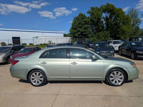 Used 2005 Toyota Avalon XLS FWD image 5