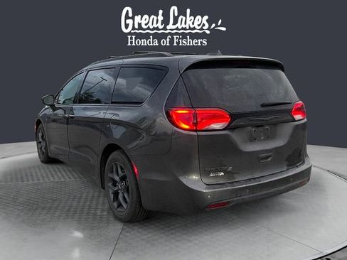 Used 2019 Chrysler Pacifica Touring-L Plus w/ S Appearance Package FWD image 3