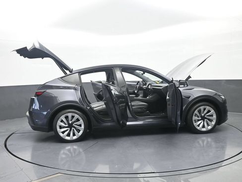 Used 2026 Tesla Model Y 2WD image 65