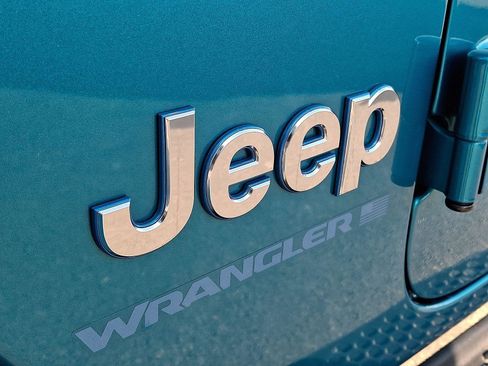 Used 2024 Jeep Wrangler Unlimited Sahara w/ Technology Group image 28