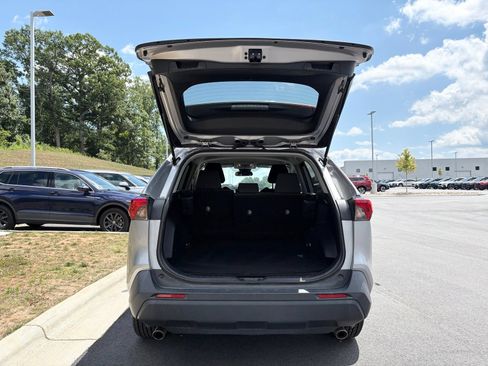 Used 2021 Toyota RAV4 LE FWD image 11