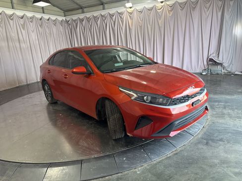 Used 2022 Kia Forte LXS image 3