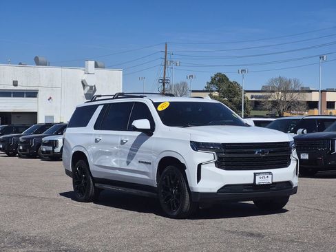 Used 2022 Chevrolet Suburban RST w/ Sport Performance Package image 2