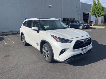 Used 2023 Toyota Highlander XLE