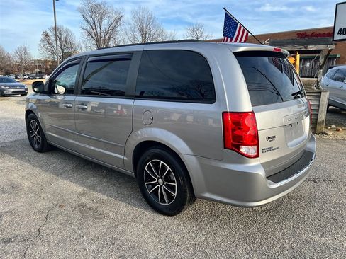 Used 2018 Dodge Grand Caravan GT image 3