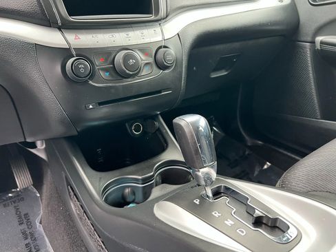 Used 2019 Dodge Journey SE image 21