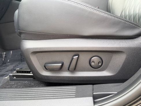Used 2025 Nissan Rogue Platinum w/ Platinum Premium Package FWD image 20