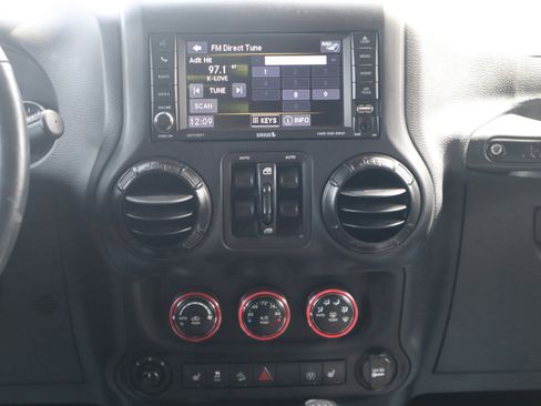 Used 2017 Jeep Wrangler Unlimited Rubicon image 13
