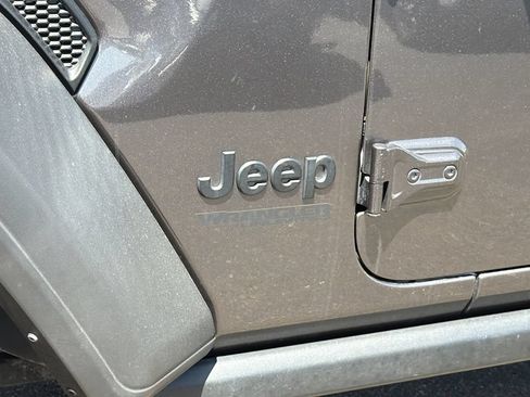 Used 2022 Jeep Wrangler Unlimited Sport AWD/4WD image 12