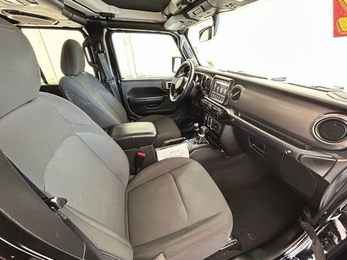 Used 2022 Jeep Gladiator Willys image 15
