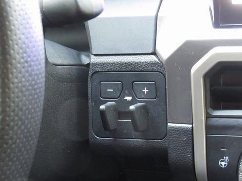 Used 2024 Toyota Tacoma TRD Sport image 30