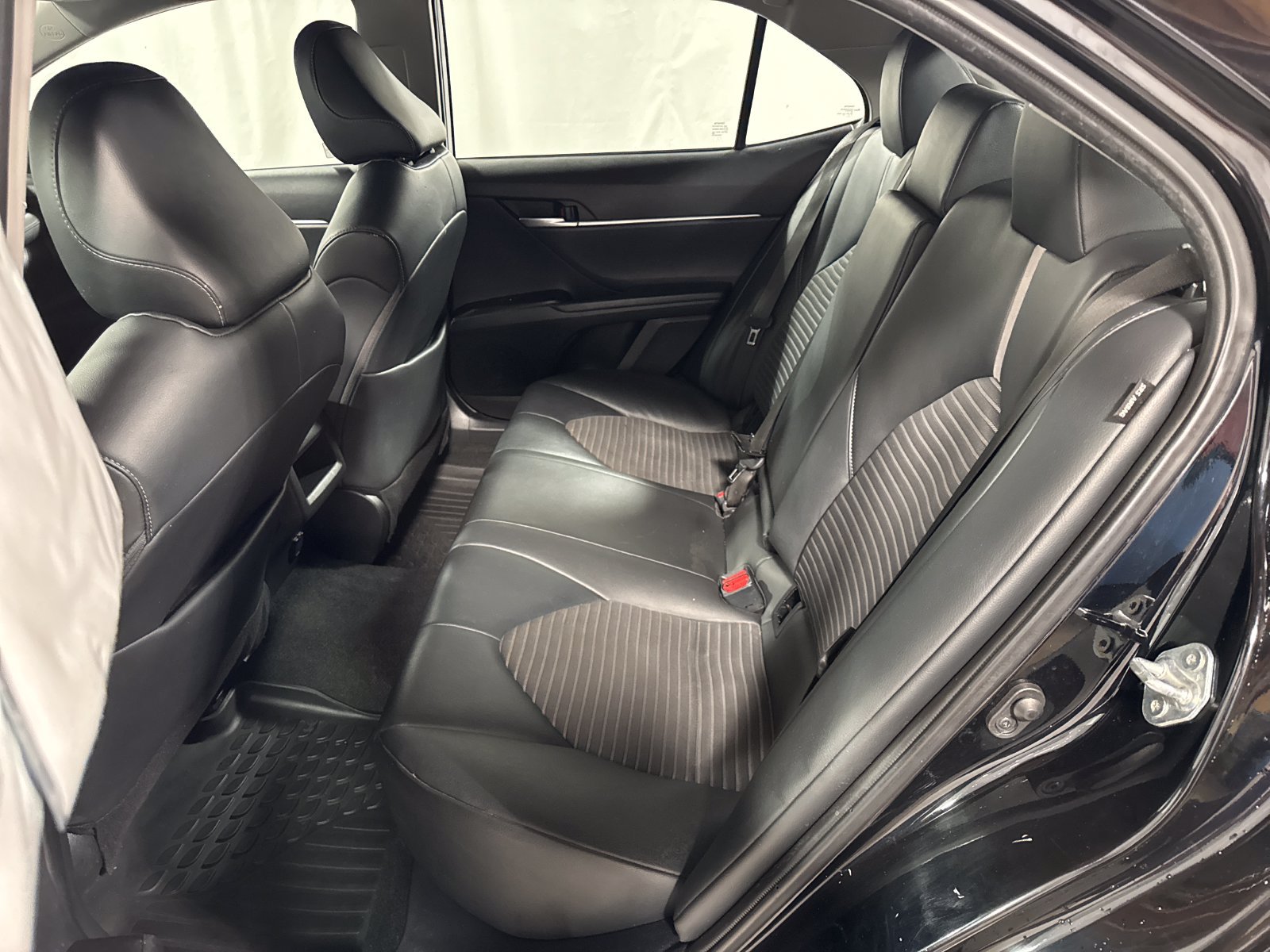 Used 2024 Toyota Camry SE w/ Convenience Package FWD image 5