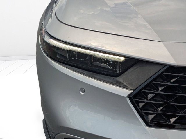 Used 2023 Honda Accord Touring image 9
