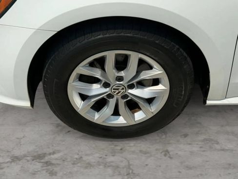 Used 2018 Volkswagen Passat 2.0T S FWD image 36