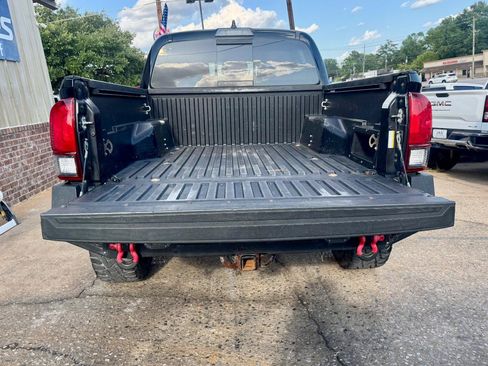 Used 2021 Toyota Tacoma SR5 w/ Technology Package AWD/4WD image 12