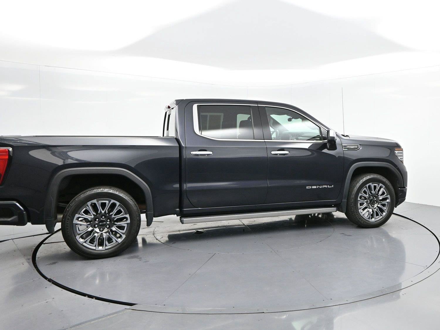 Used 2023 GMC Sierra 1500 Denali Ultimate AWD/4WD image 8