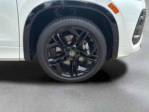 New 2026 Volkswagen Tiguan SE R-Line AWD/4WD image 9