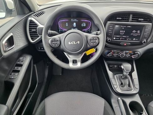Certified 2025 Kia Soul LX w/ LX Technology Package FWD image 16